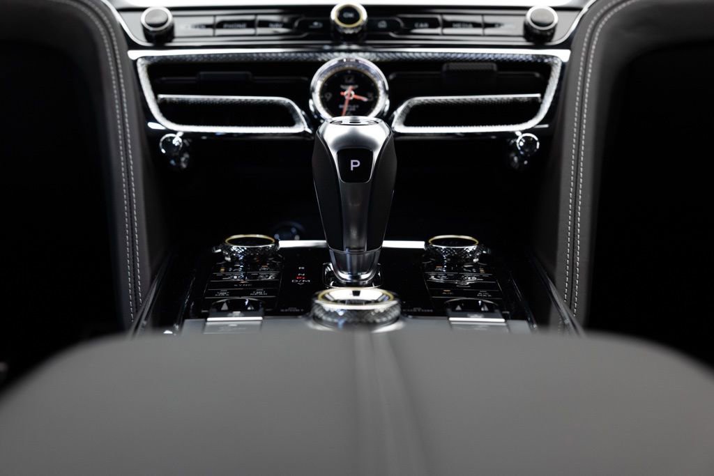 Used 2025 Bentley Flying Spur Plug-In Hybrid image 36