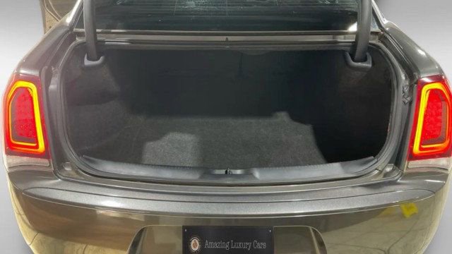 Used 2019 Chrysler 300 Touring w/ Sport Appearance Package image 9