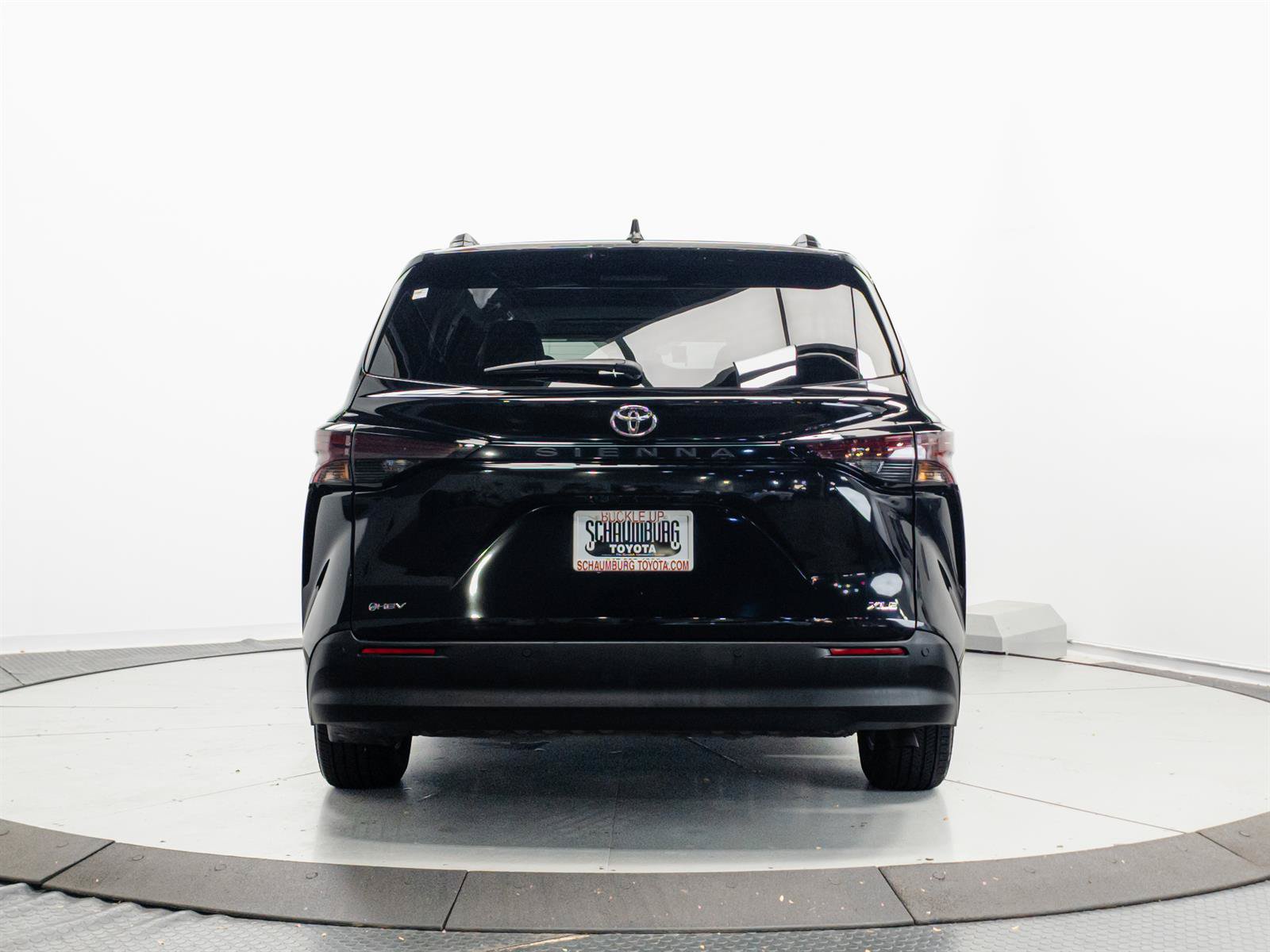 Certified 2026 Toyota Sienna XLE FWD image 11