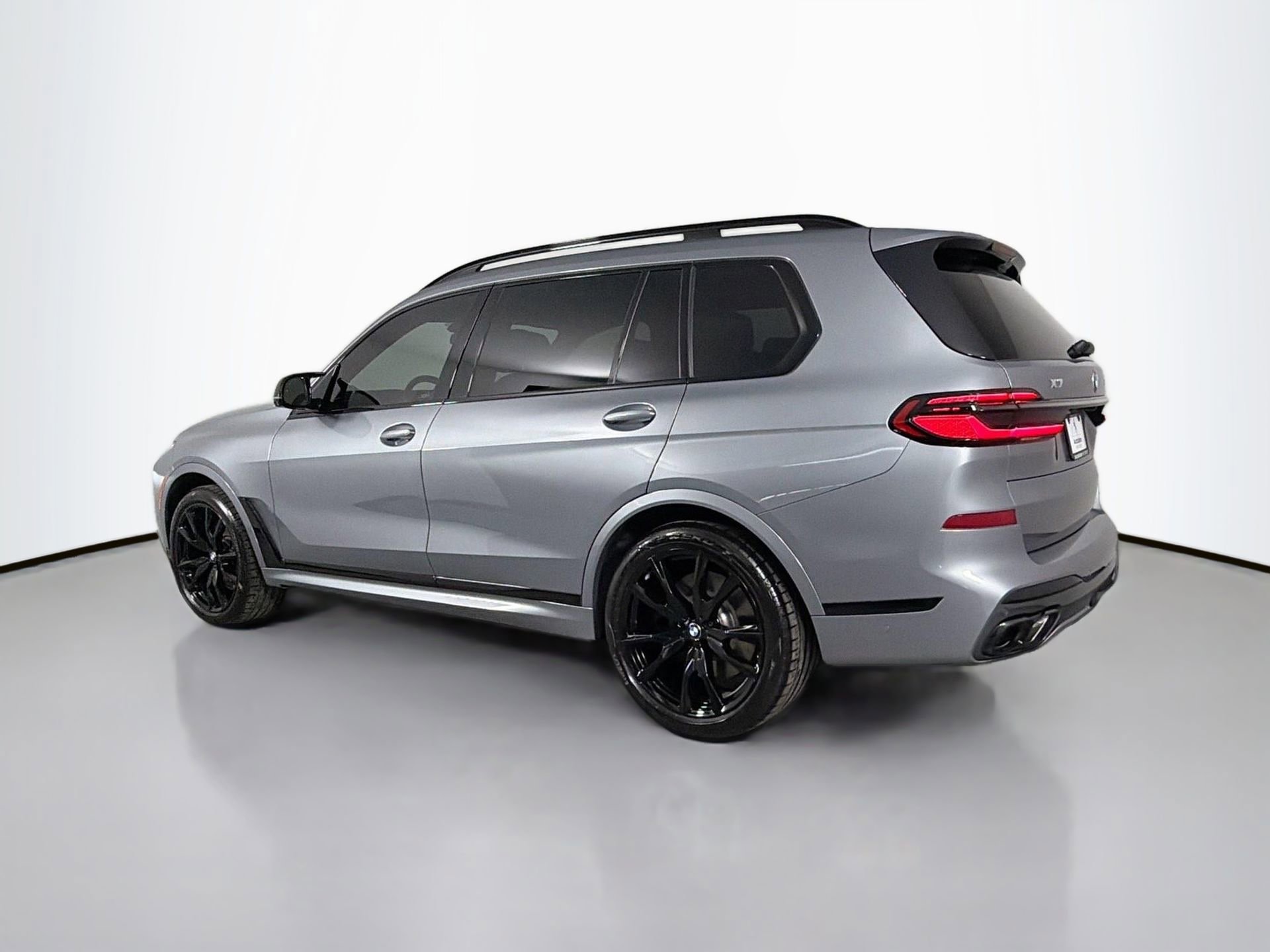 Used 2026 BMW X7 M60i image 8