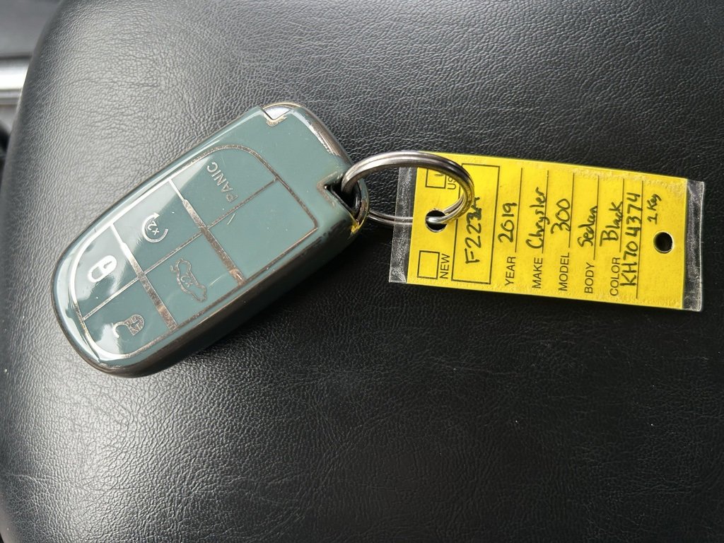 Used 2019 Chrysler 300 Limited image 15