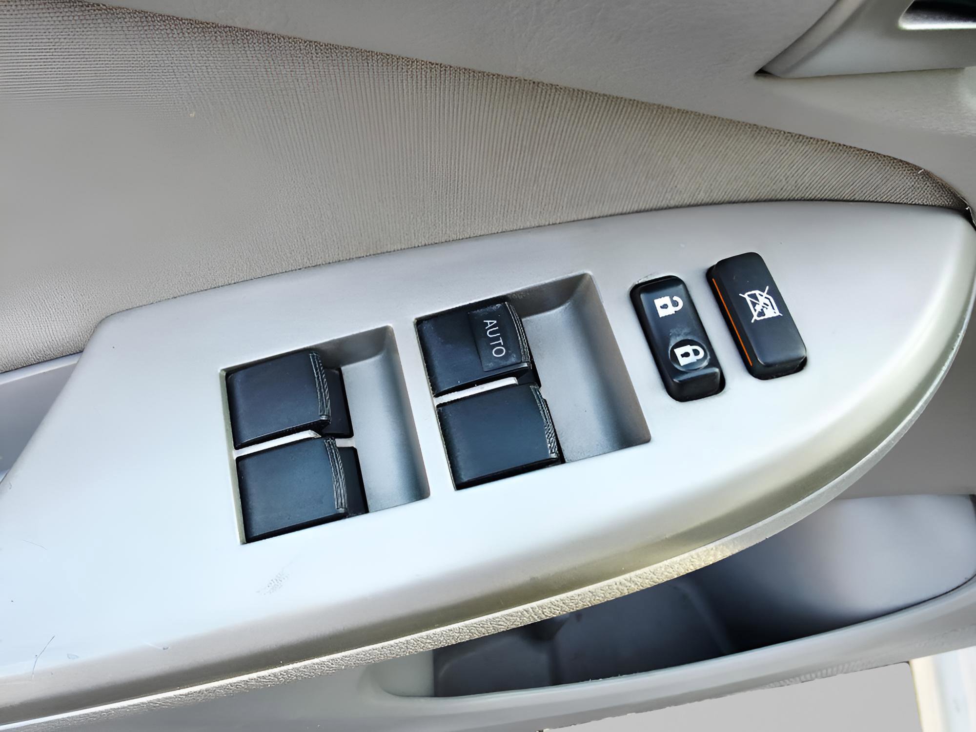 Used 2013 Toyota Corolla LE image 20