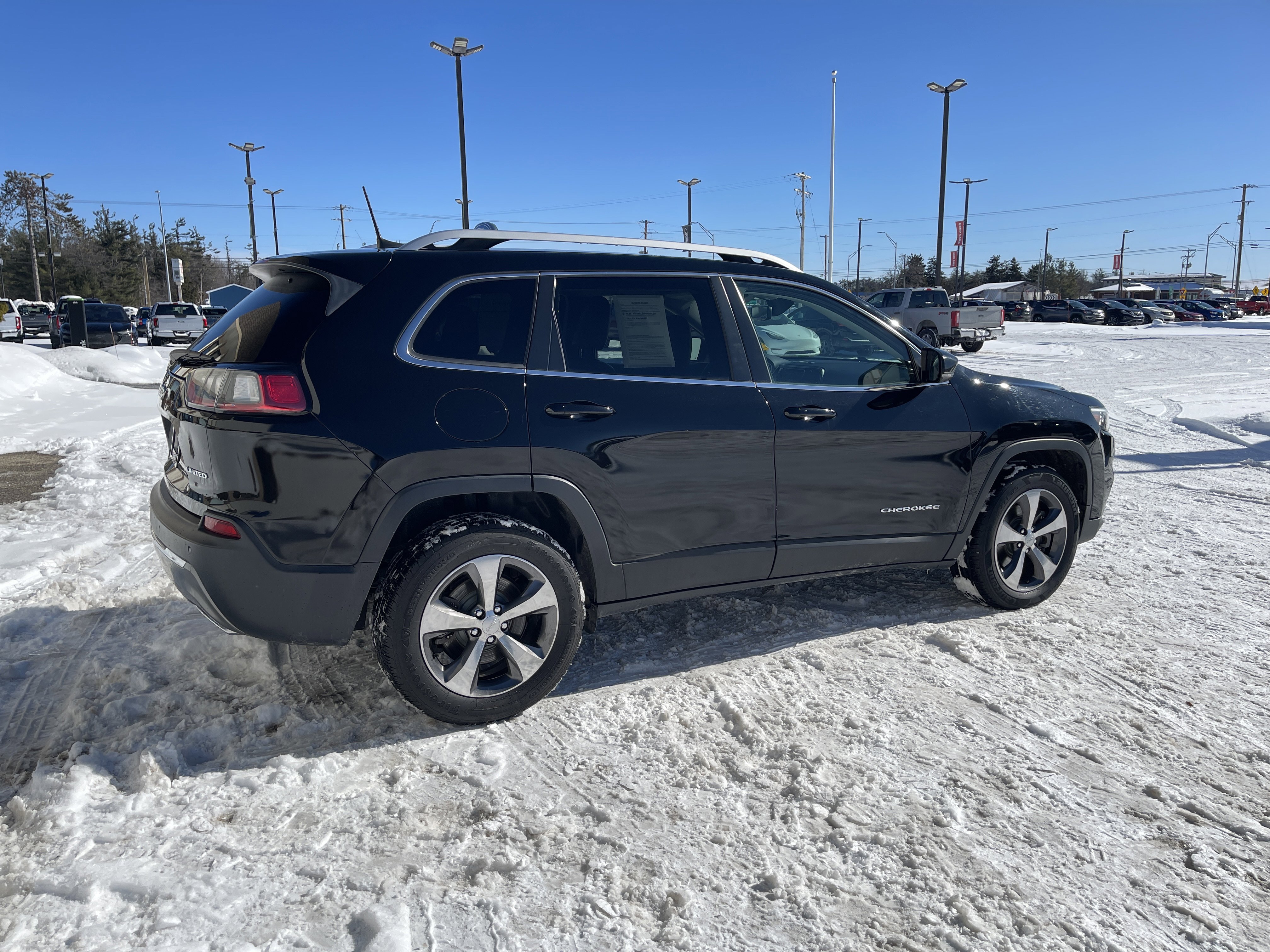 Used 2019 Jeep Cherokee Limited image 3