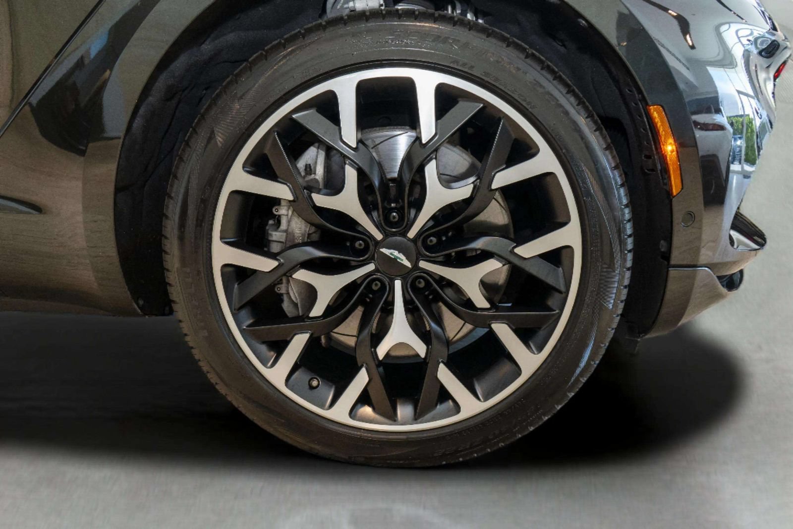 Used 2024 Aston Martin DBX AWD/4WD image 57