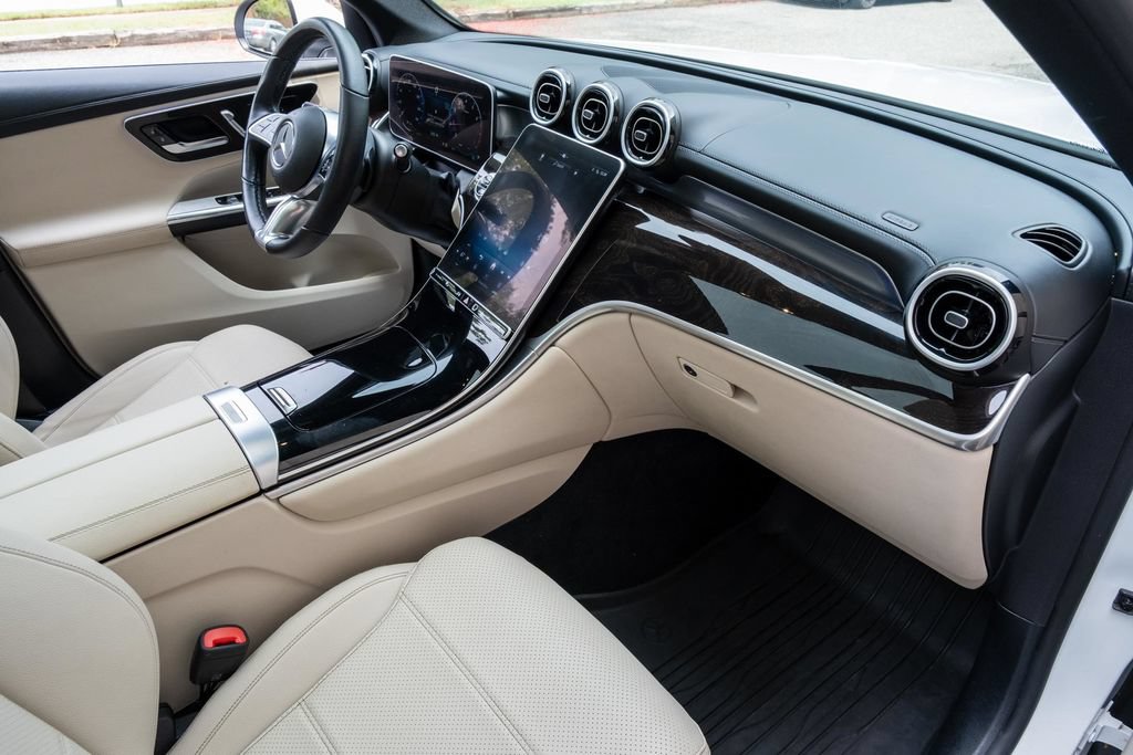 Used 2023 Mercedes-Benz GLC 300 4MATIC image 25