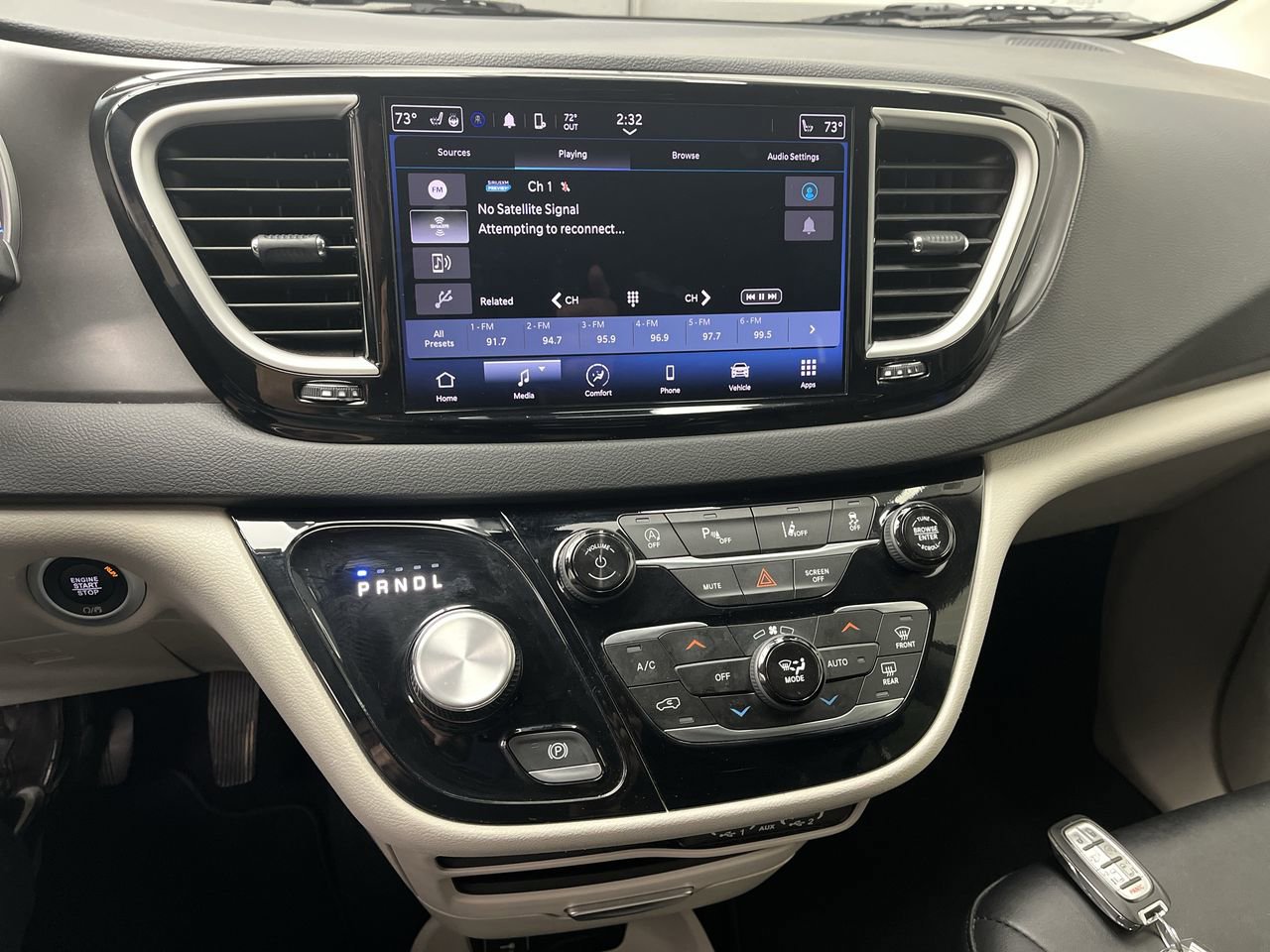 Used 2024 Chrysler Pacifica Touring-L FWD image 17