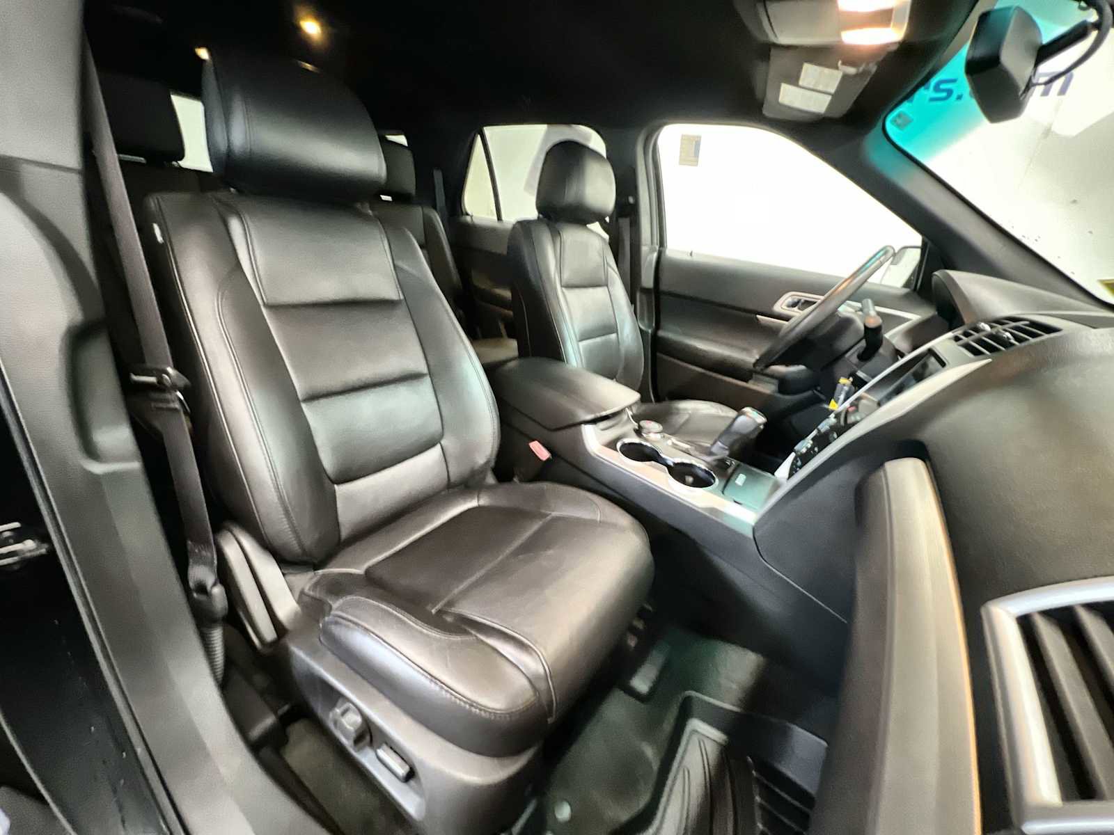 Used 2015 Ford Explorer XLT w/ Equipment Group 202B image 25