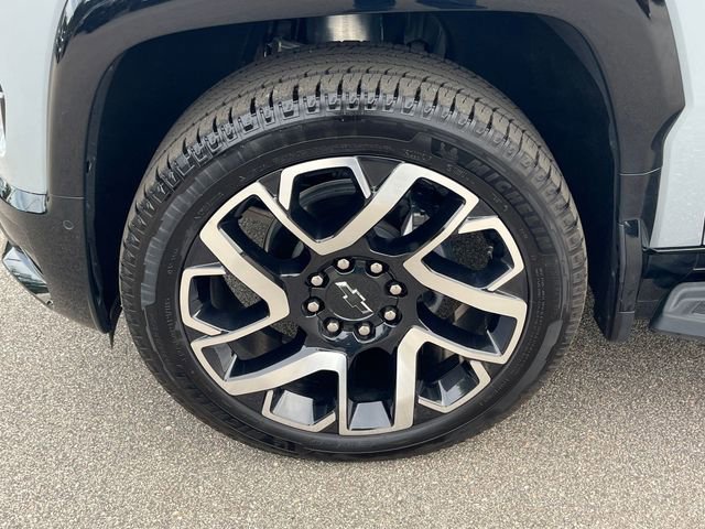 New 2025 Chevrolet Silverado EV RST image 7