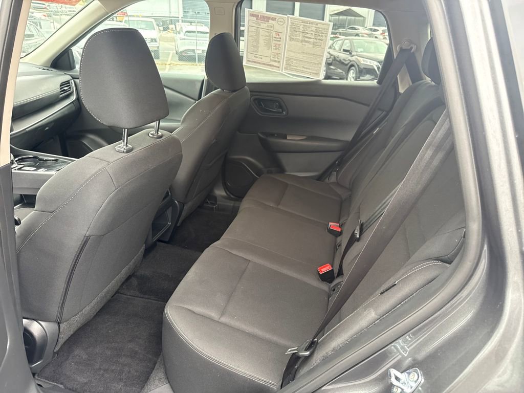 Used 2025 Nissan Rogue S image 26
