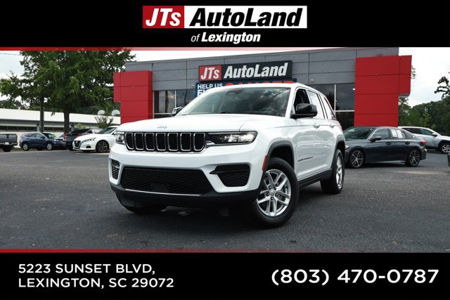 Used 2022 Jeep Grand Cherokee Laredo w/ Luxury Tech Group I AWD/4WD image 1