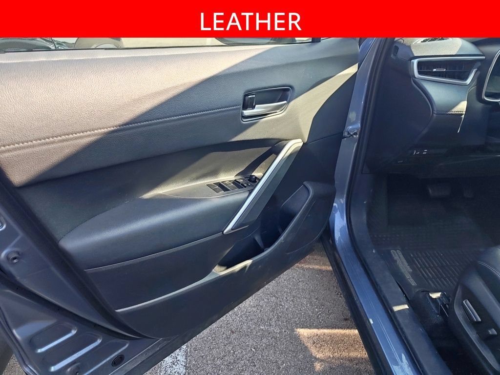 Used 2023 Toyota Corolla Cross XLE w/ Convenience Package FWD image 5