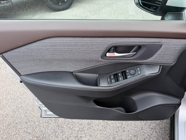 Used 2022 Nissan Rogue SV AWD/4WD image 19