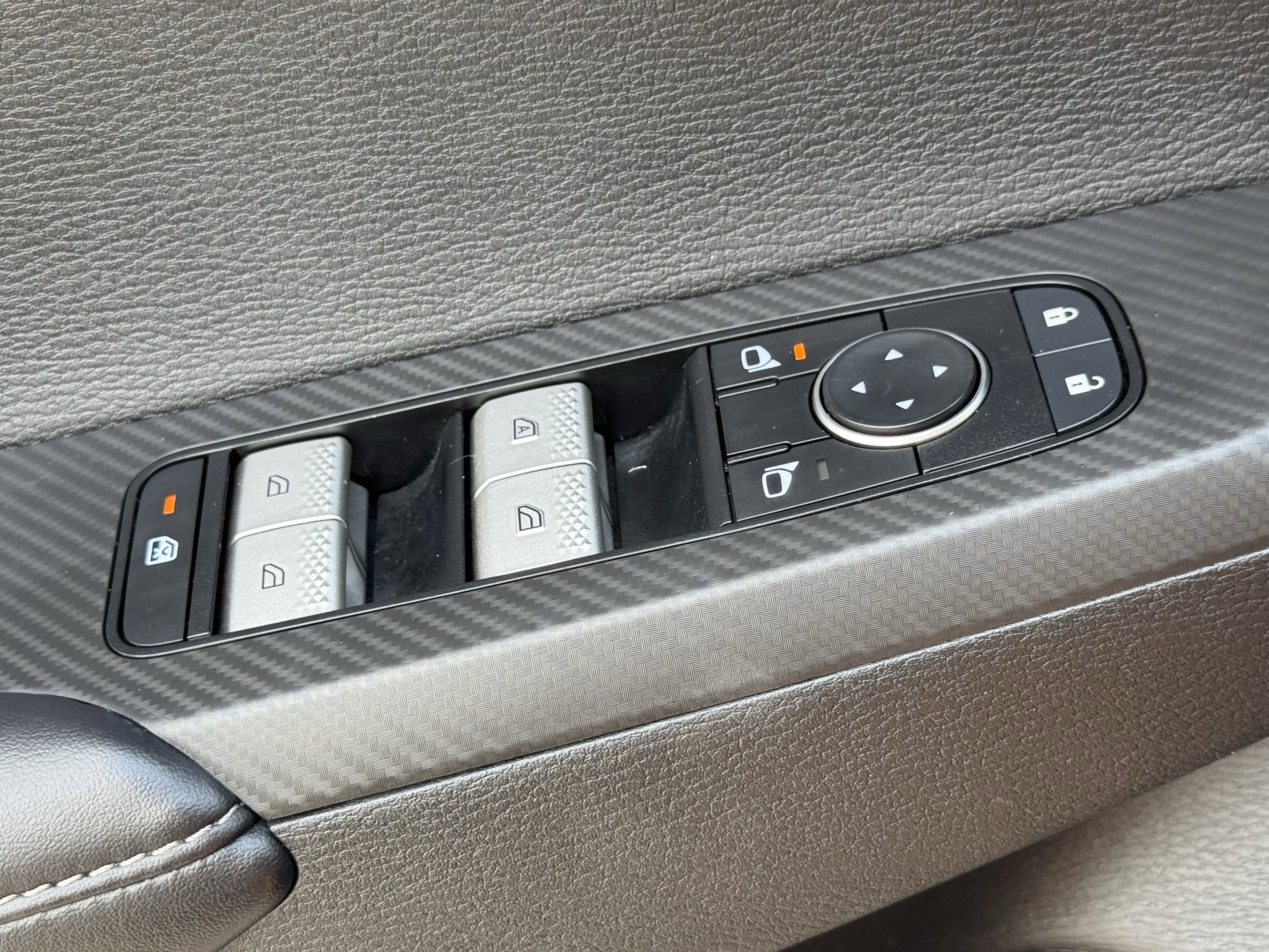 Used 2022 Mitsubishi Outlander SE image 27