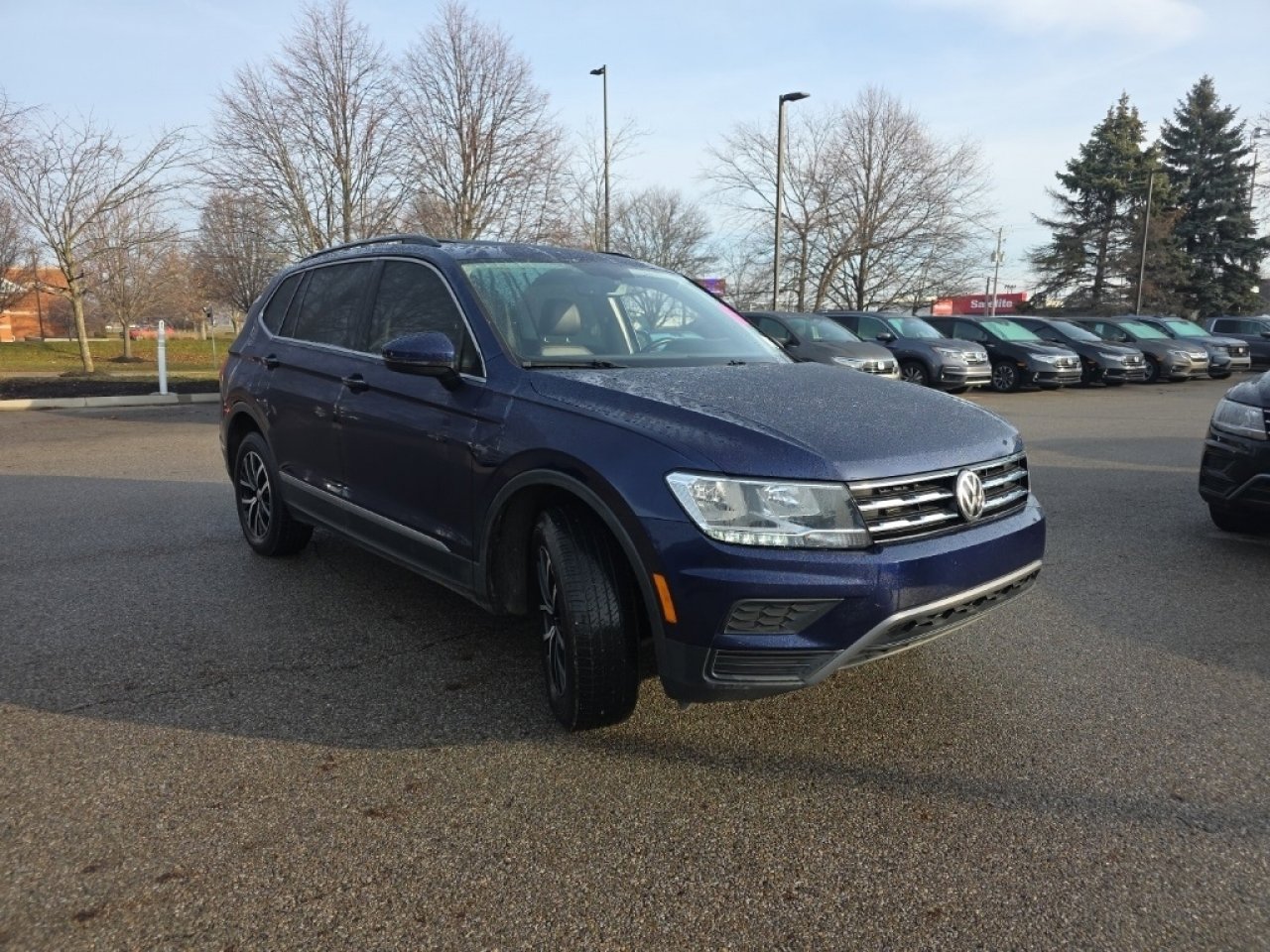 Used 2021 Volkswagen Tiguan SE image 3