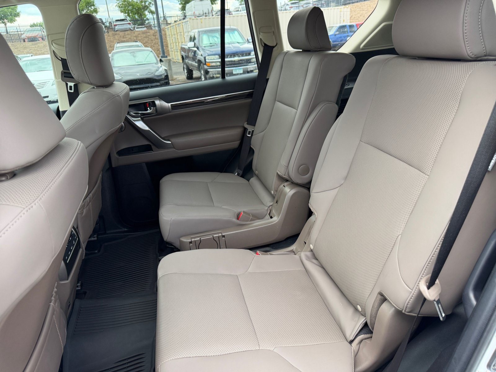 Certified 2023 Lexus GX 460 Premium w/ Accessory Package AWD/4WD image 17