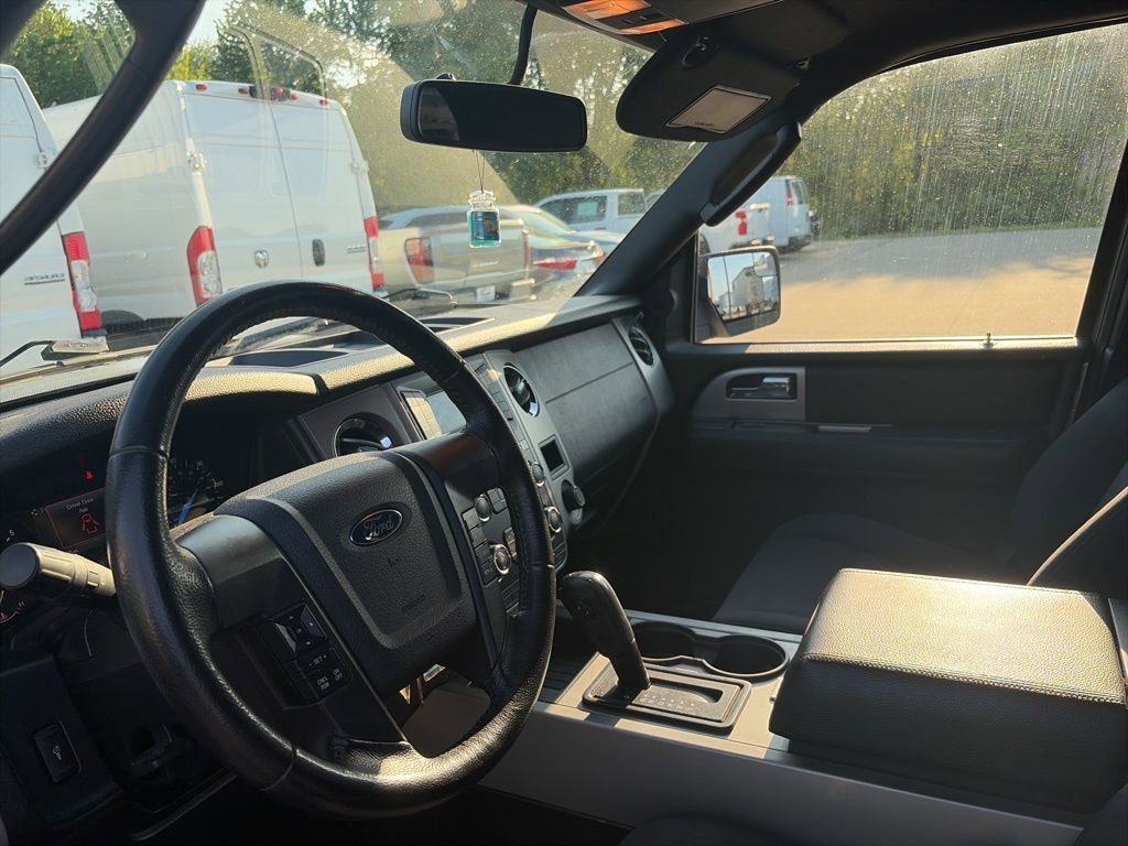 Used 2015 Ford Expedition XLT RWD image 17