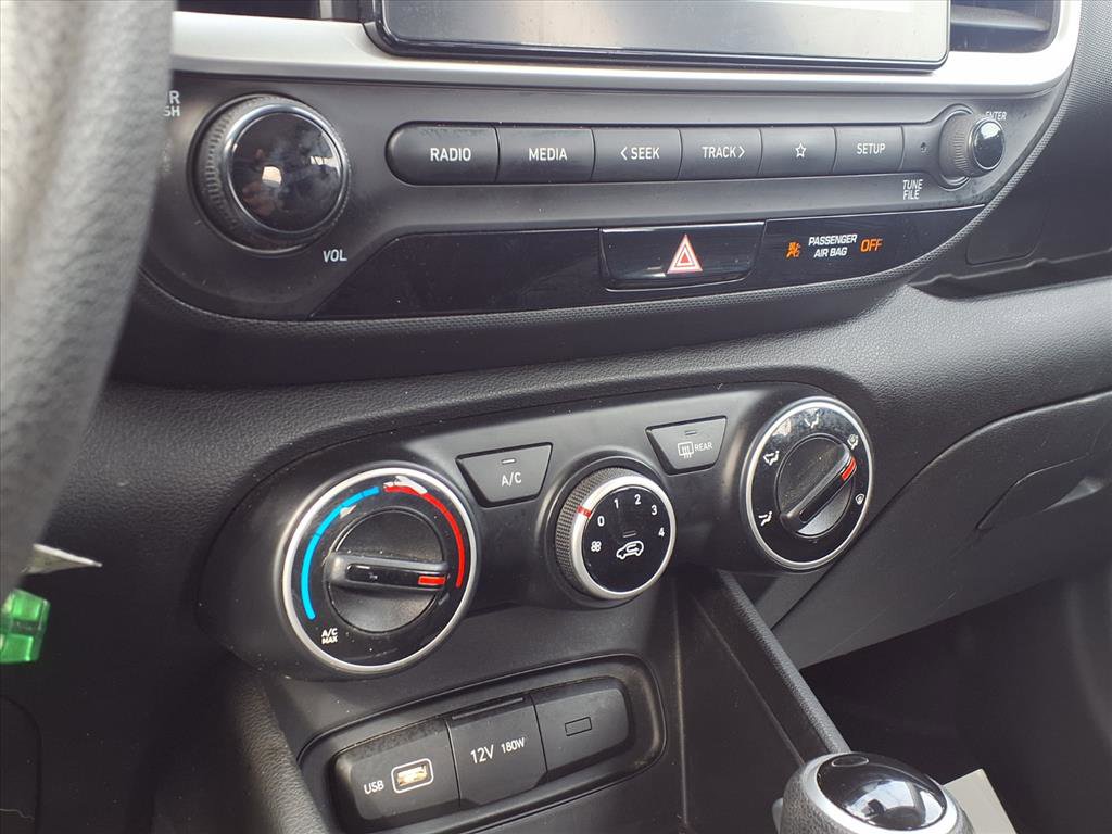 Used 2022 Hyundai Venue SE image 8