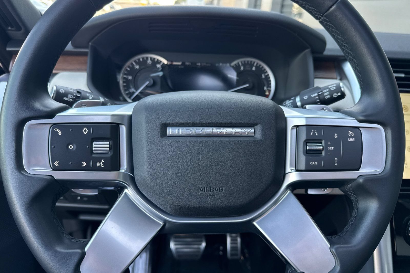 Certified 2023 Land Rover Discovery S R-Dynamic AWD/4WD image 27