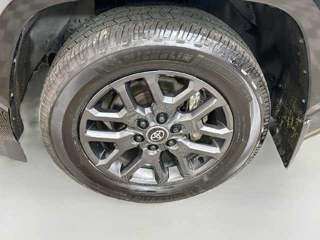 Used 2025 Toyota Sequoia Platinum AWD/4WD image 33