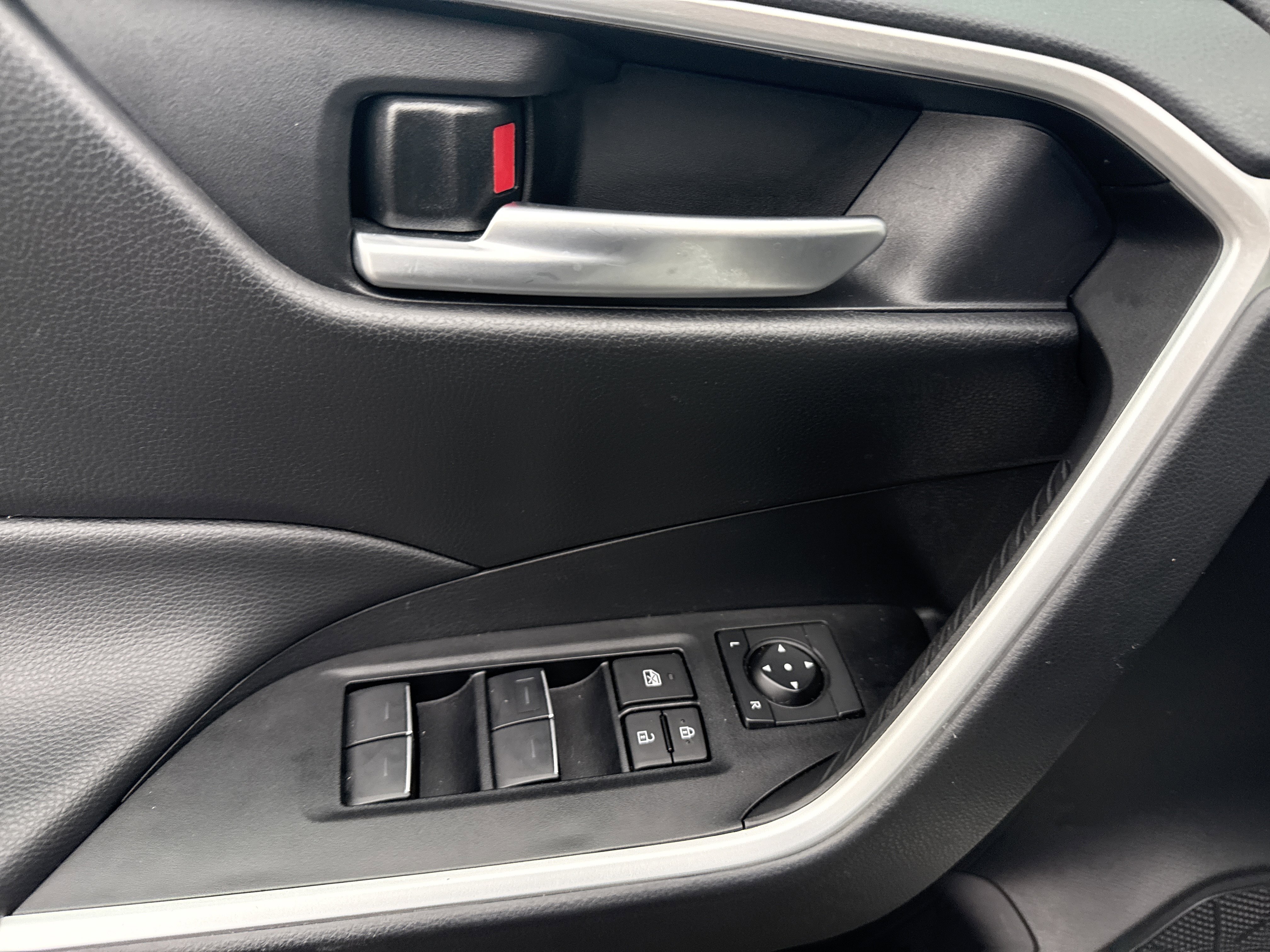 Used 2024 Toyota RAV4 XLE image 17