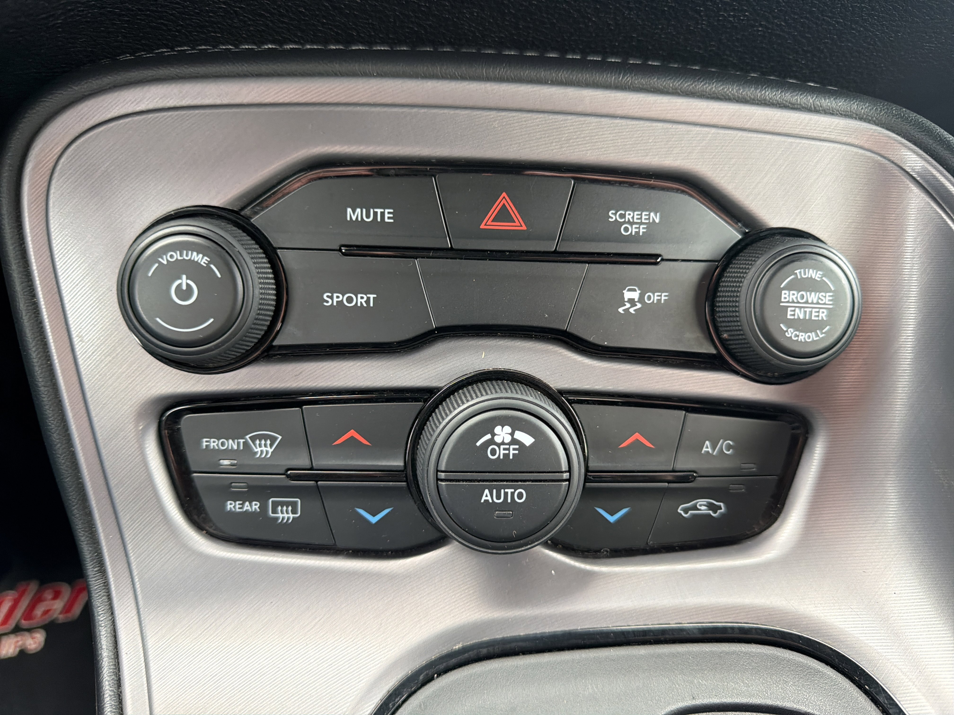 Used 2023 Dodge Challenger SXT image 28