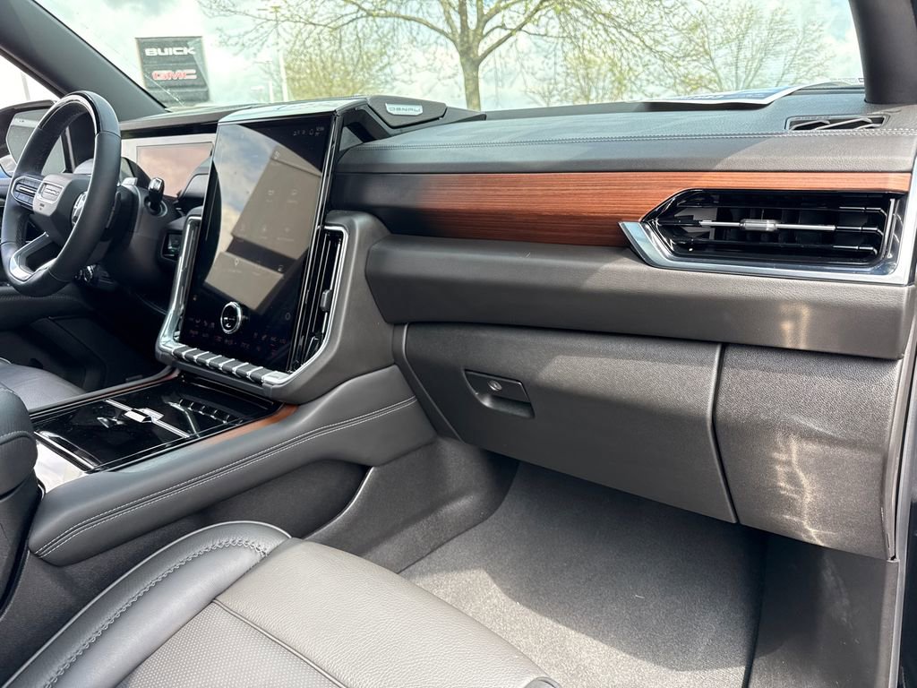 Certified 2025 GMC Yukon XL Denali w/ Denali Reserve Package image 41