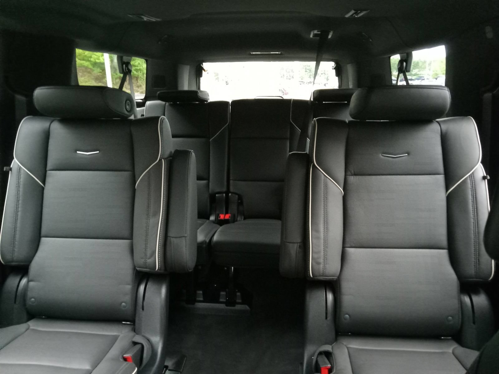 Used 2026 Cadillac Escalade ESV Sport w/ LPO, ONYX Package AWD/4WD image 23