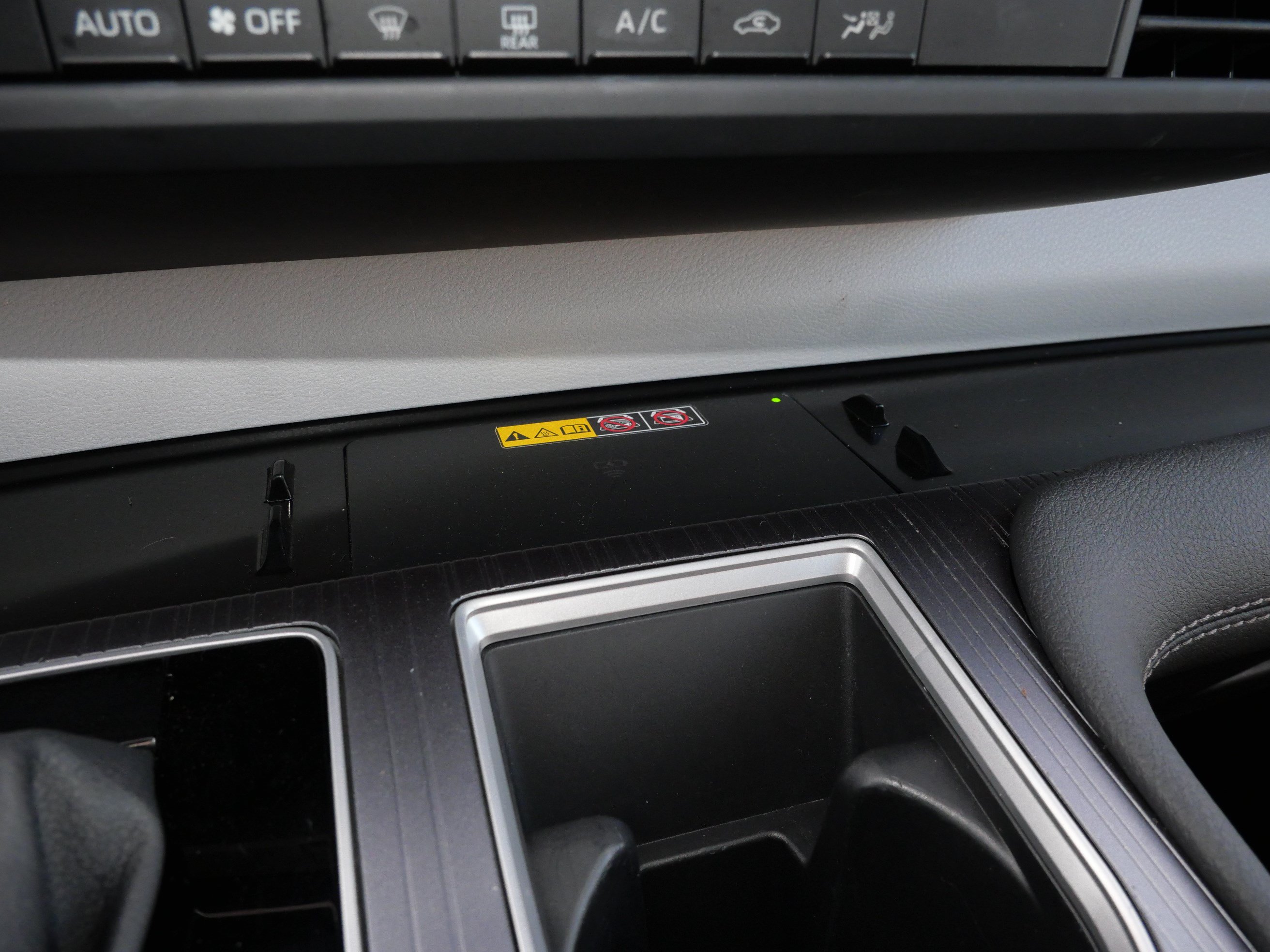 Certified 2025 Toyota Sienna LE AWD/4WD image 36