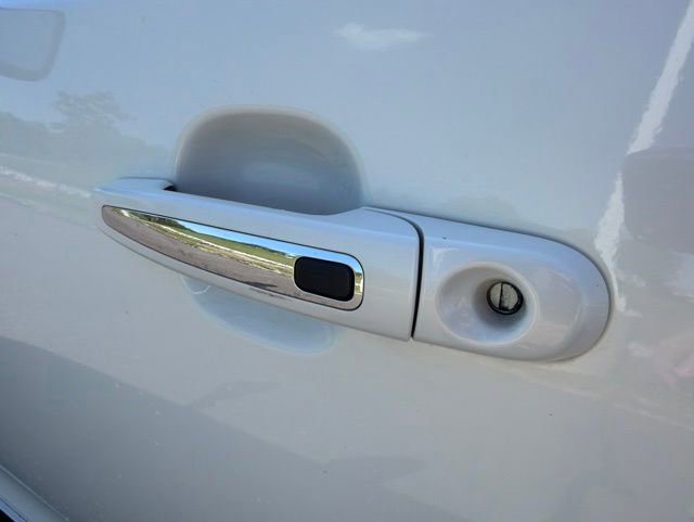 Used 2013 Lincoln MKS AWD image 17