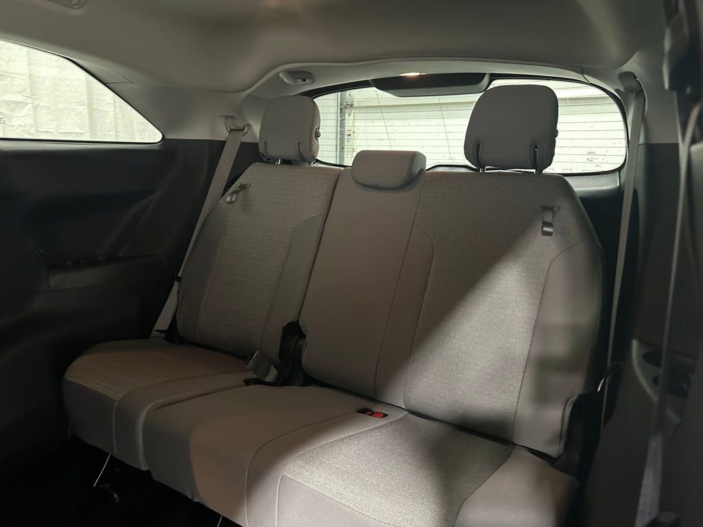 Used 2025 Toyota Sienna LE image 52