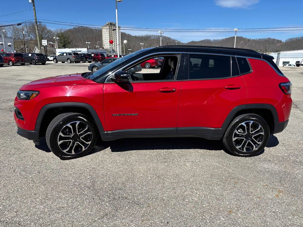 Used 2024 Jeep Compass Limited AWD/4WD image 2