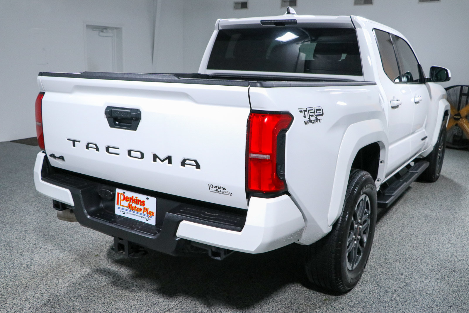 Used 2024 Toyota Tacoma TRD Sport AWD/4WD image 7