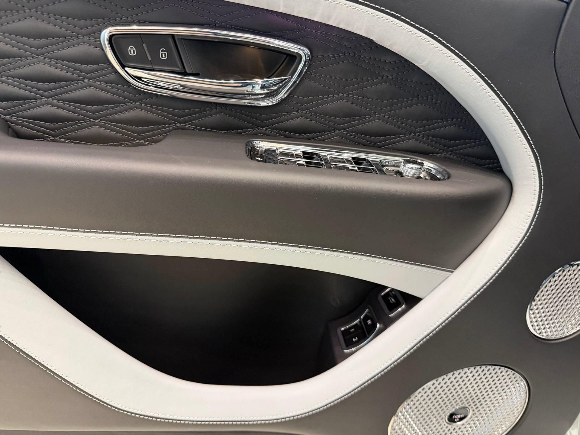 New 2026 Bentley Bentayga Speed AWD/4WD image 6