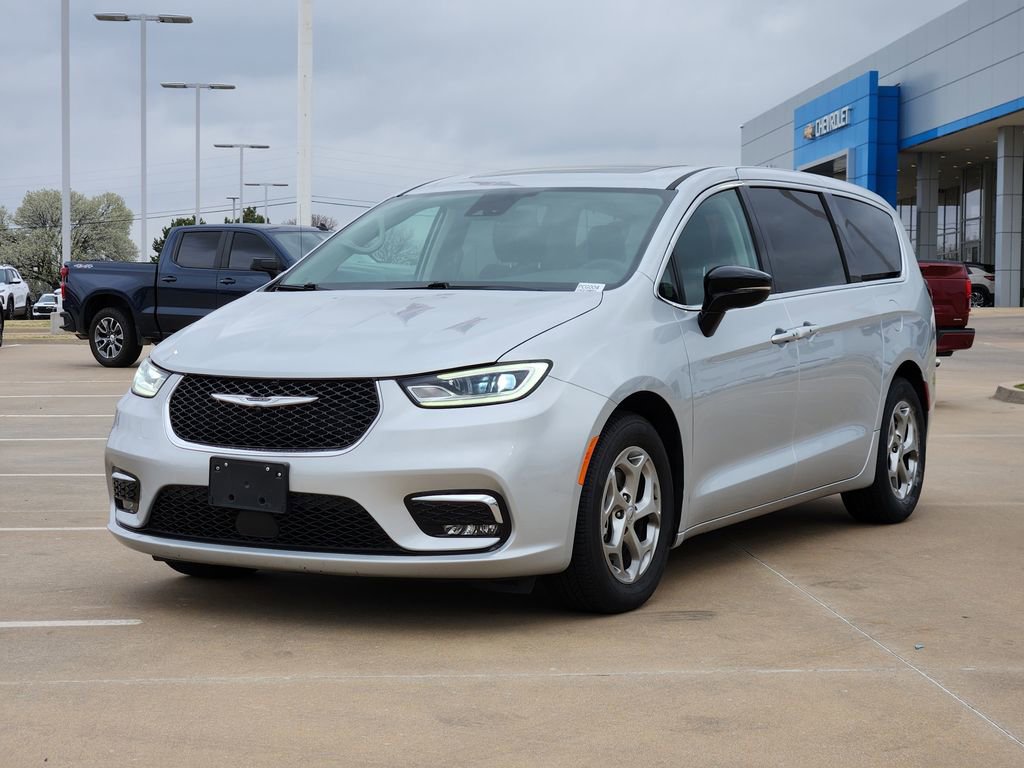 Used 2024 Chrysler Pacifica Limited video 3