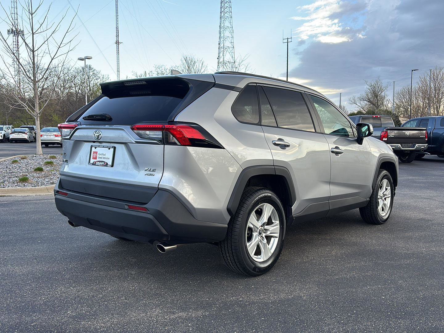 Used 2020 Toyota RAV4 XLE AWD/4WD image 11