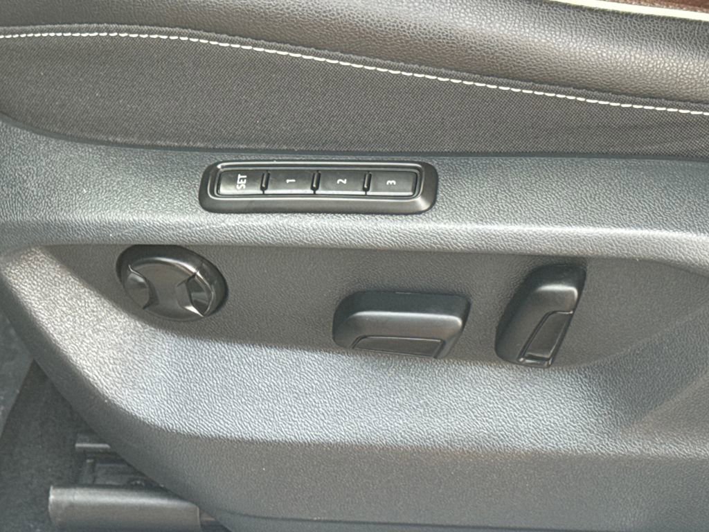 Used 2022 Volkswagen Tiguan SEL R-Line image 52