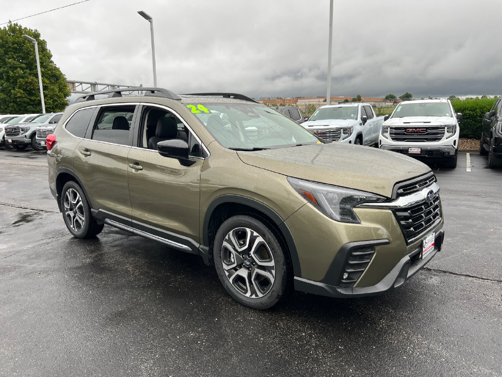 Used 2024 Subaru Ascent Limited w/ Technology Package AWD/4WD image 4