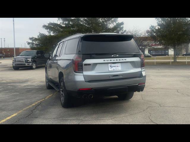 Used 2025 Chevrolet Suburban Z71 AWD/4WD image 32