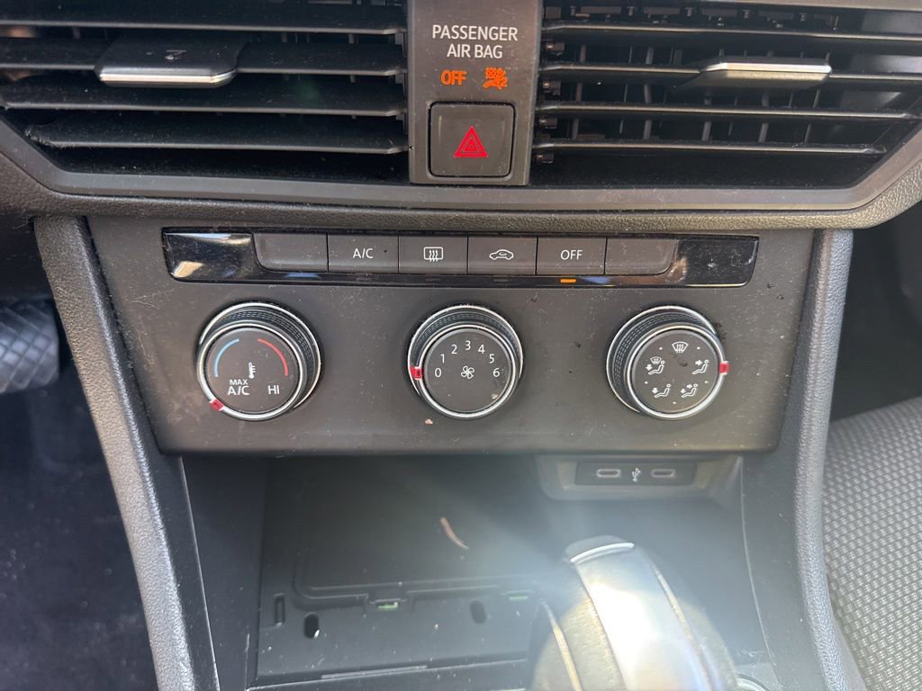 Used 2020 Volkswagen Jetta SE FWD image 17