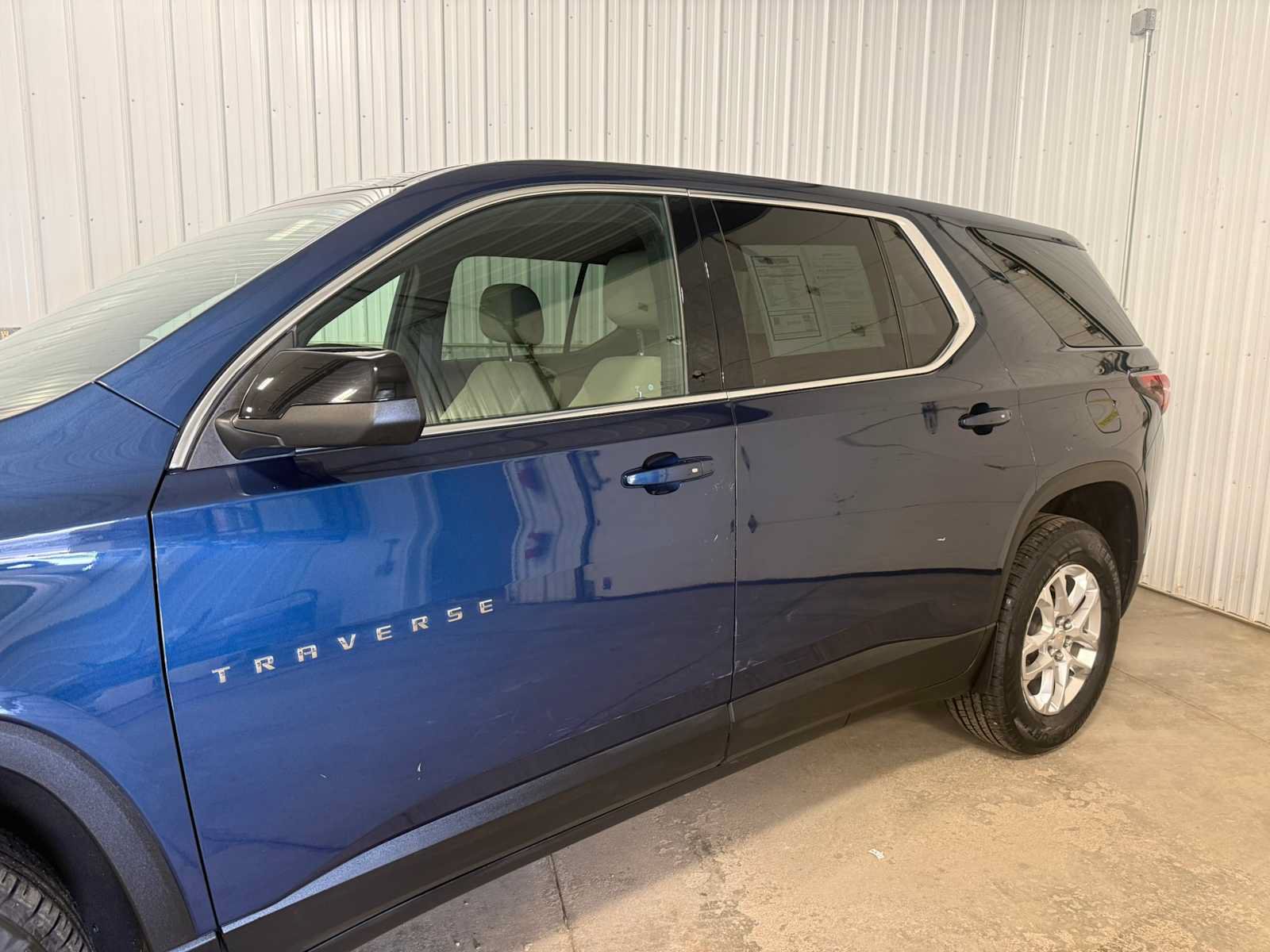 Used 2022 Chevrolet Traverse LS FWD image 7
