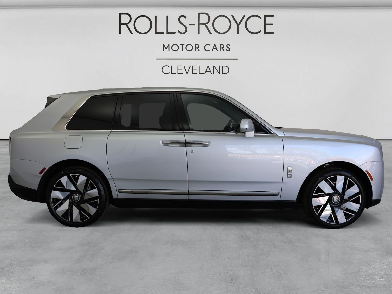 New 2026 Rolls-Royce Cullinan AWD/4WD image 4