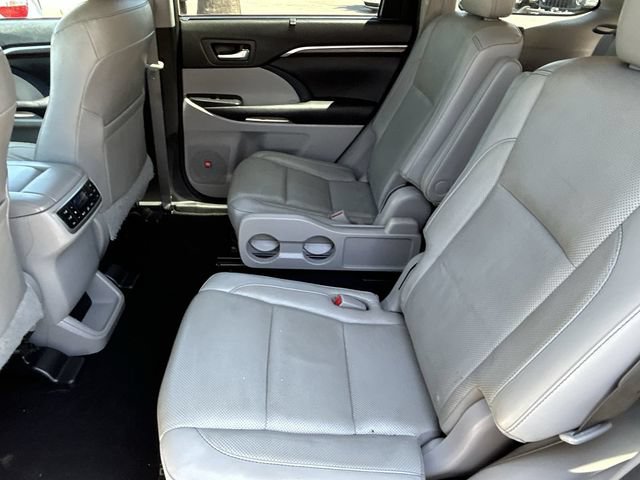 Used 2016 Toyota Highlander Limited Platinum FWD image 16