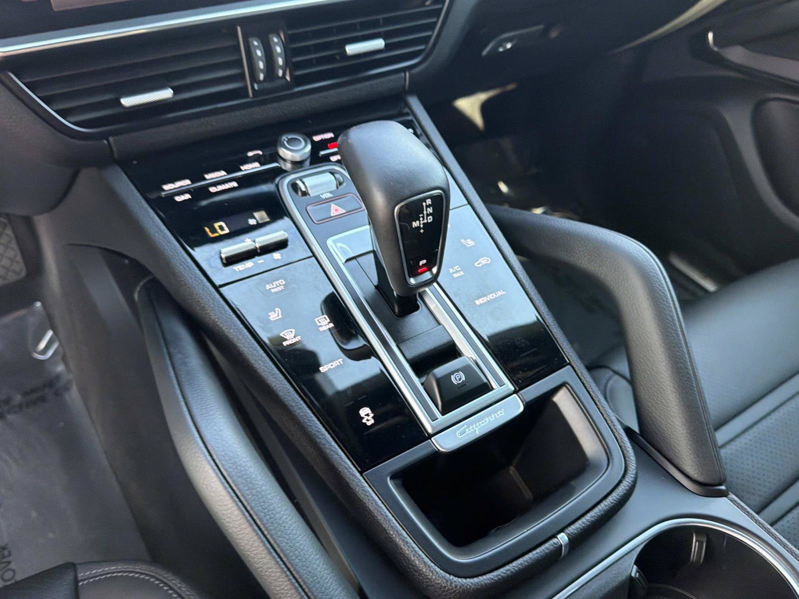 Used 2023 Porsche Cayenne Platinum Edition AWD/4WD image 23