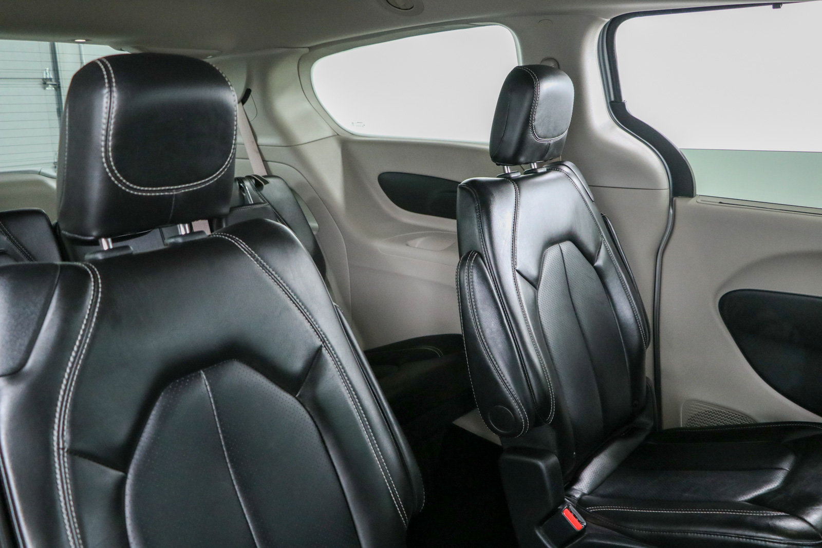 Used 2024 Chrysler Pacifica Touring-L FWD image 28