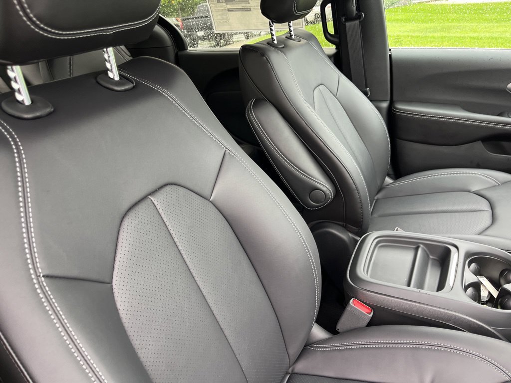 New 2027 Chrysler Pacifica Select AWD/4WD image 38