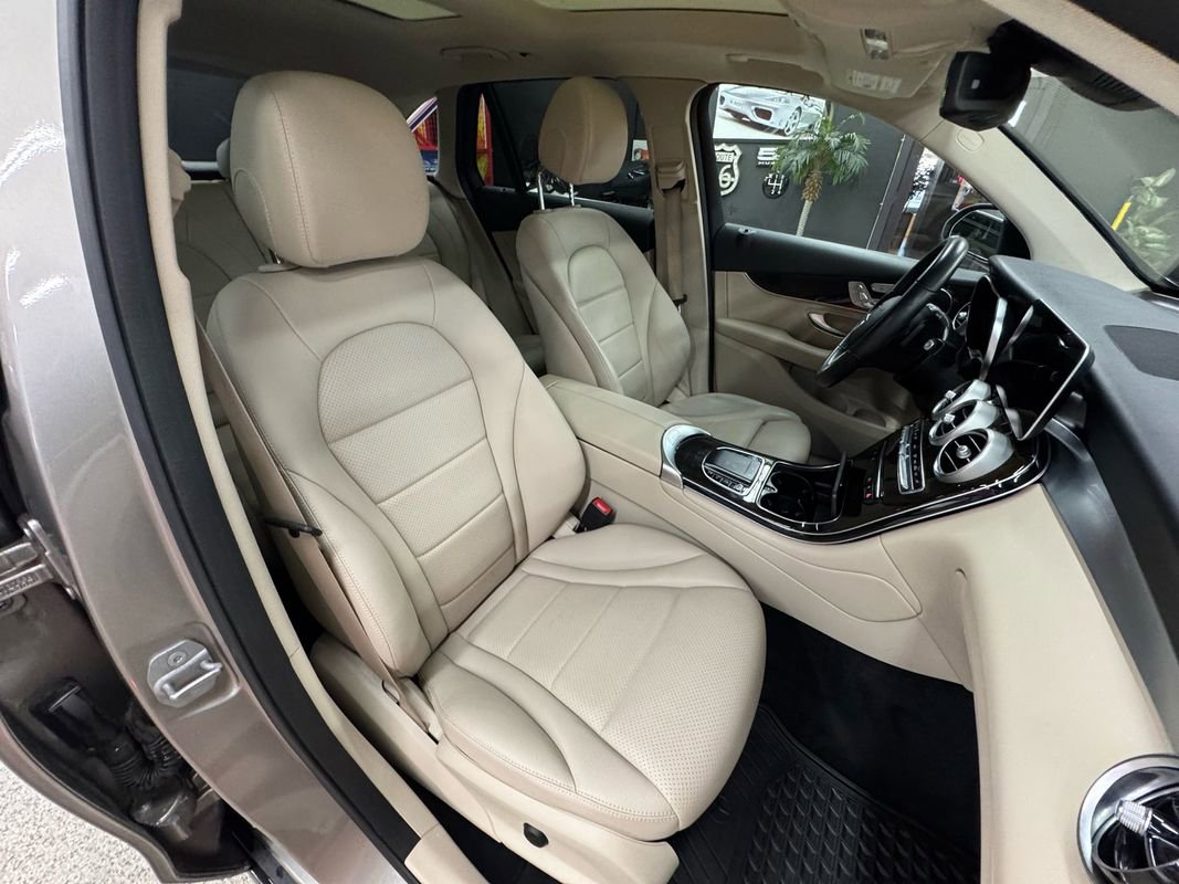 Used 2021 Mercedes-Benz GLC 300 4MATIC image 21