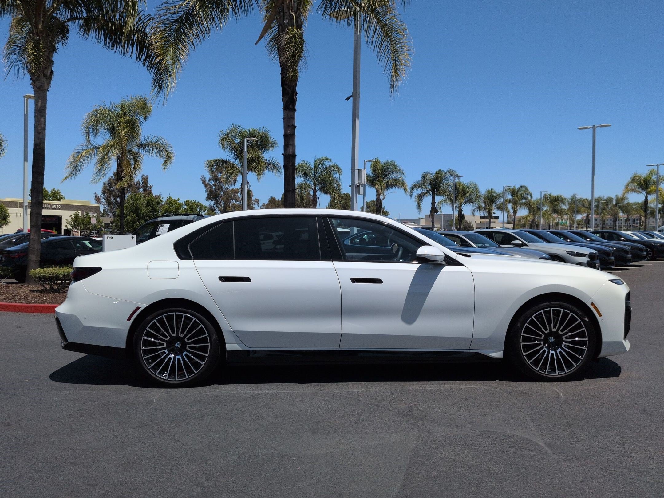 Certified 2025 BMW i7 xDrive60 AWD/4WD image 11