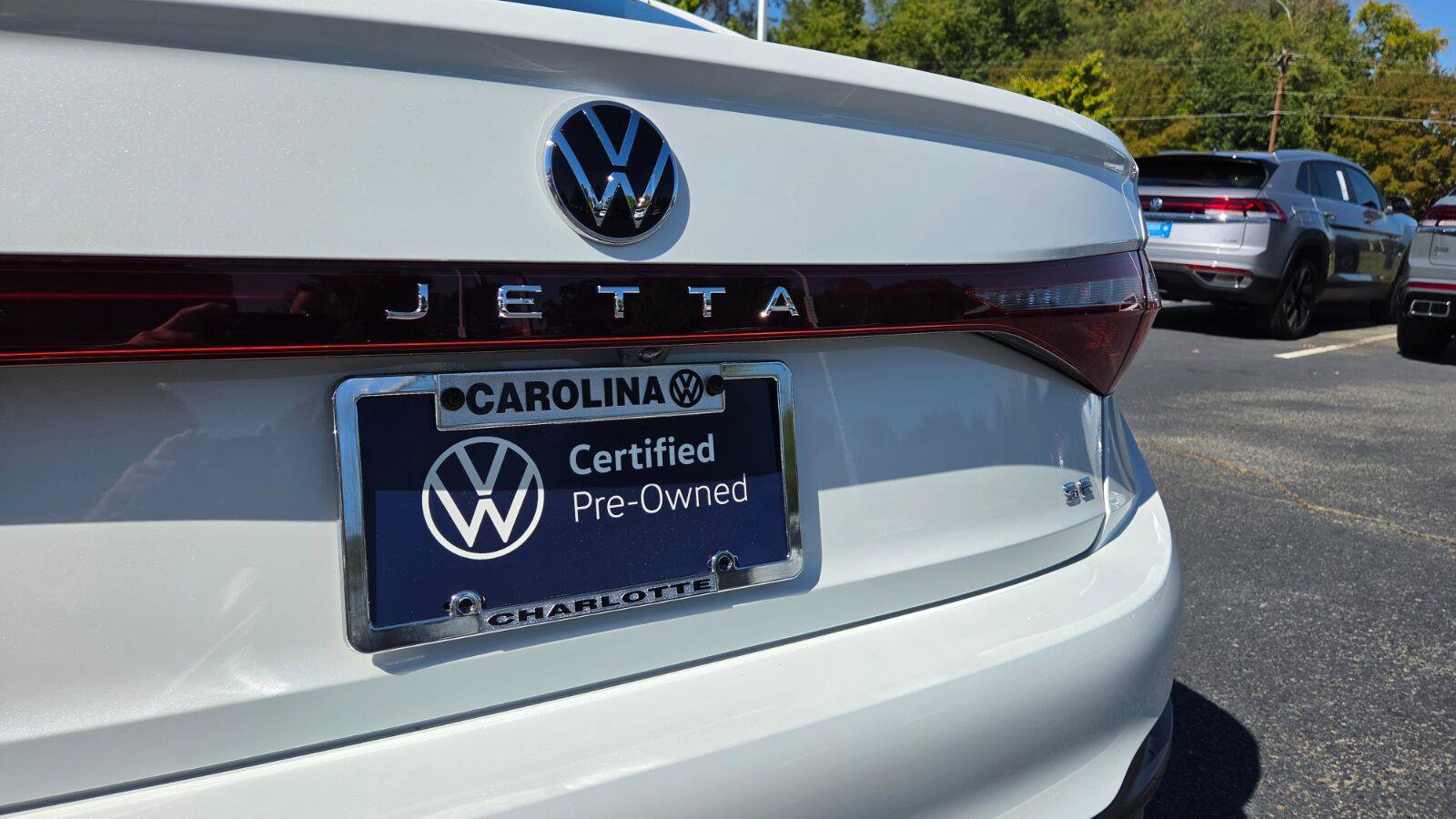 Certified 2025 Volkswagen Jetta SE w/ Sunroof Package FWD image 19