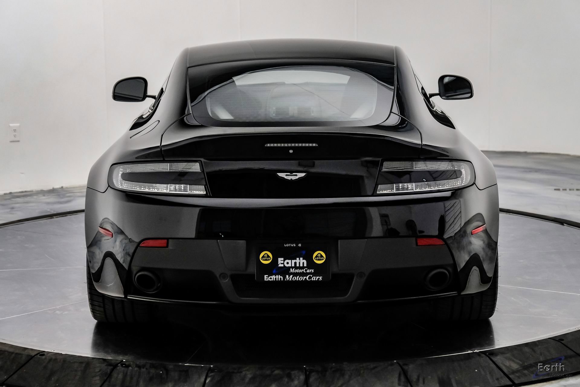 Used 2015 Aston Martin V8 Vantage GT RWD image 16