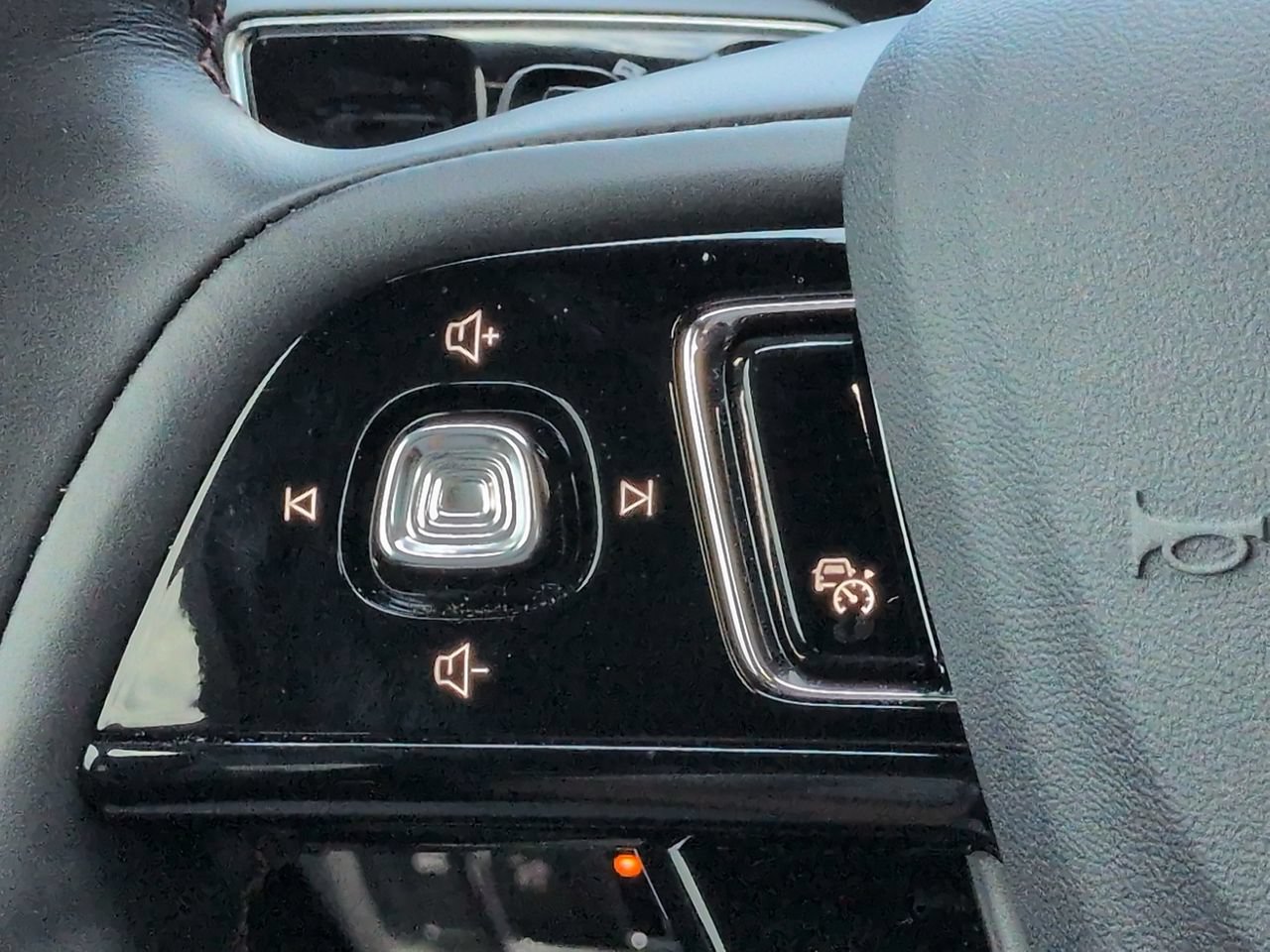 Certified 2026 Lincoln Corsair Reserve w/ Jet Appearance Package FWD image 25
